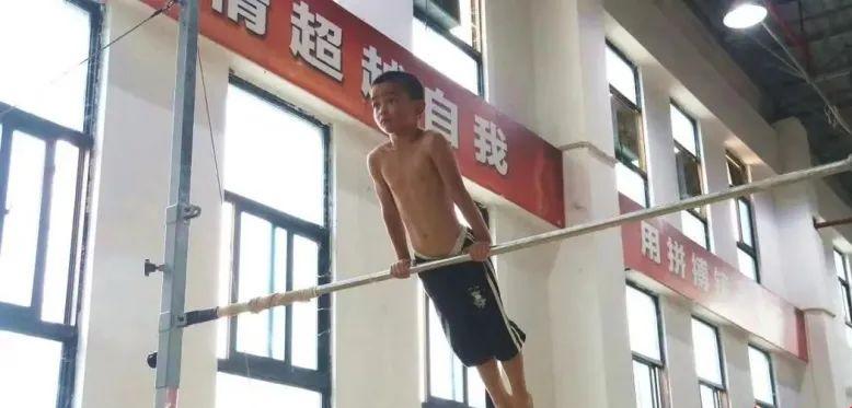 DƬ